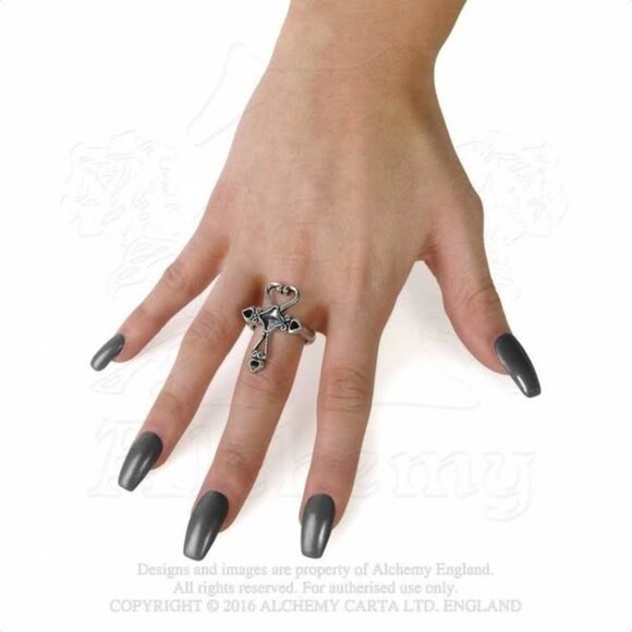 Amourankh Ring – Alchemy Gothic Heart ✦ Ankh ✦ Hematite Cabochon ✦ Rare Pewter - Picture 1 of 3